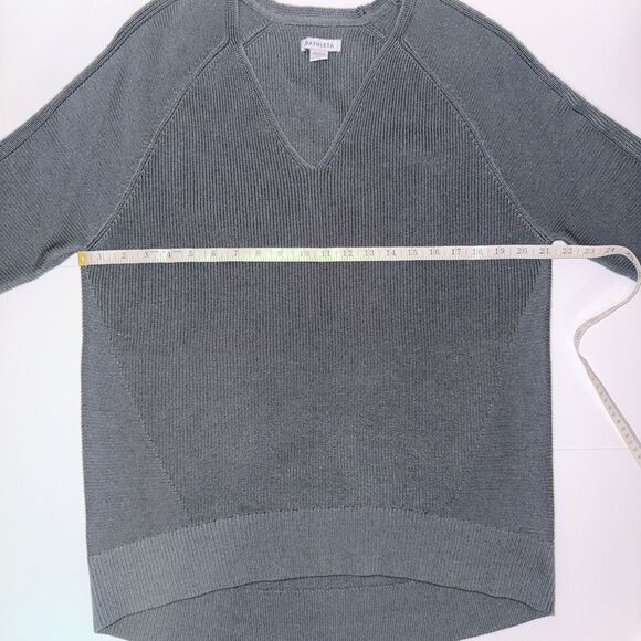 ATHLETA Hanover V Neck Sweater Knit Pullover Merino Wool Long Sleeves Gray sz L - Picture 8 of 15